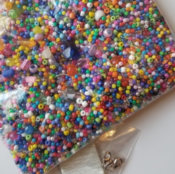 ❗Vintage Early 2000s Beads and Necklace Making Set❗ - Picture 6 of 6